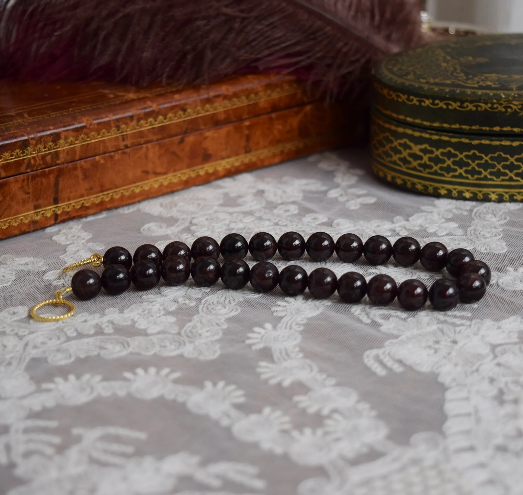 18th Century-style beaded Garnet Necklace