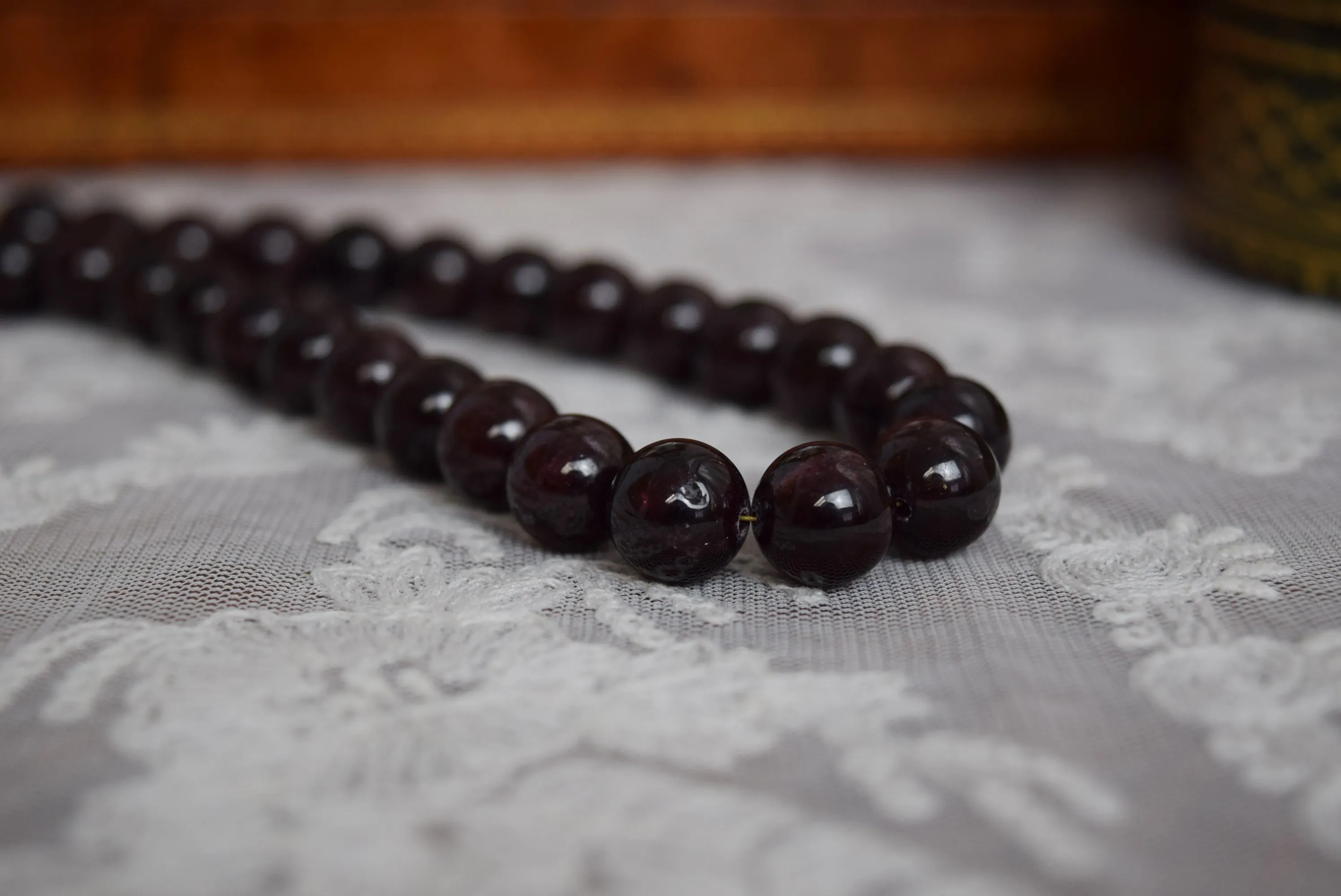 18th Century-style beaded Garnet Necklace