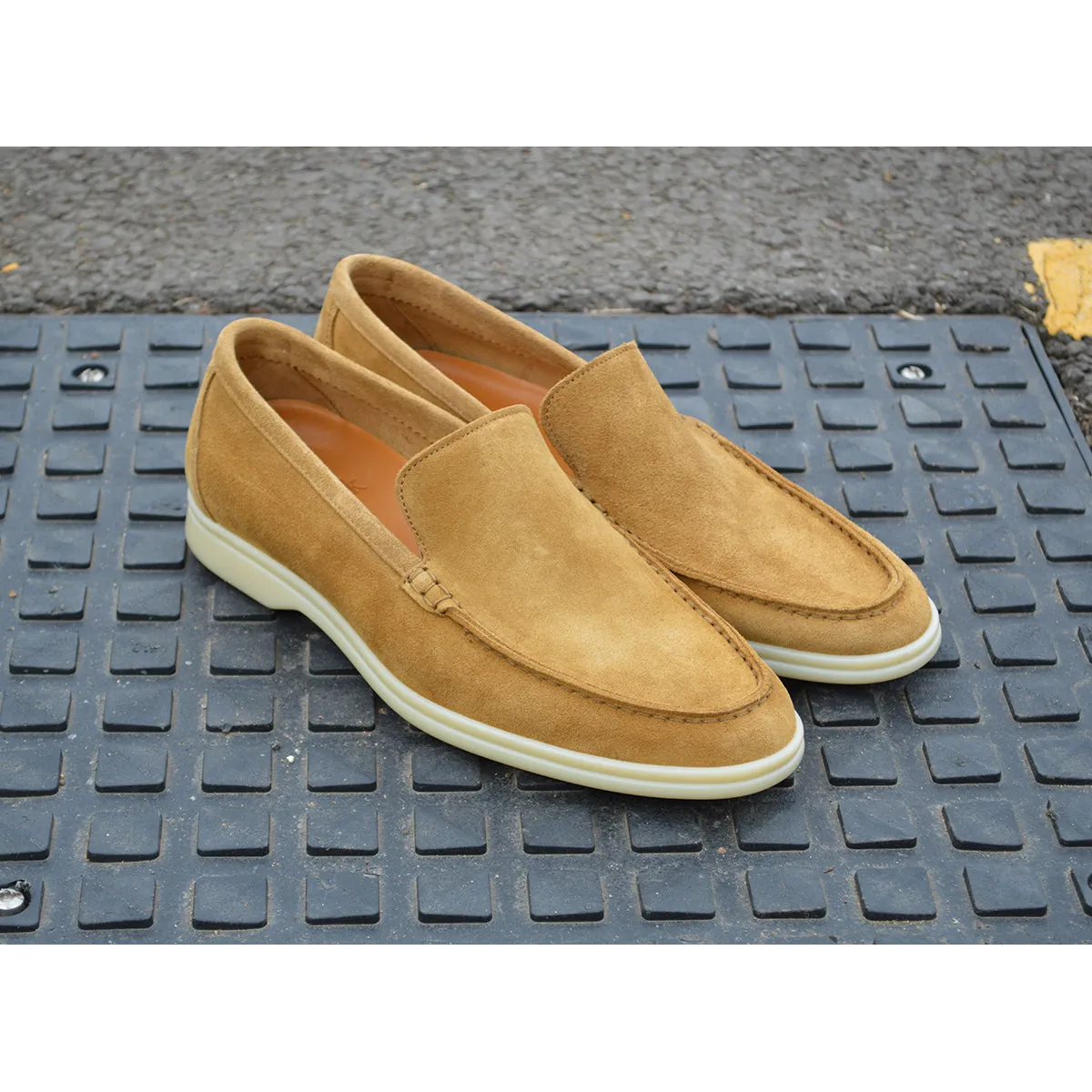 Berwick 1707 Flex Walk Loafer (5365) - Kudu Reverse Suede In Peanut